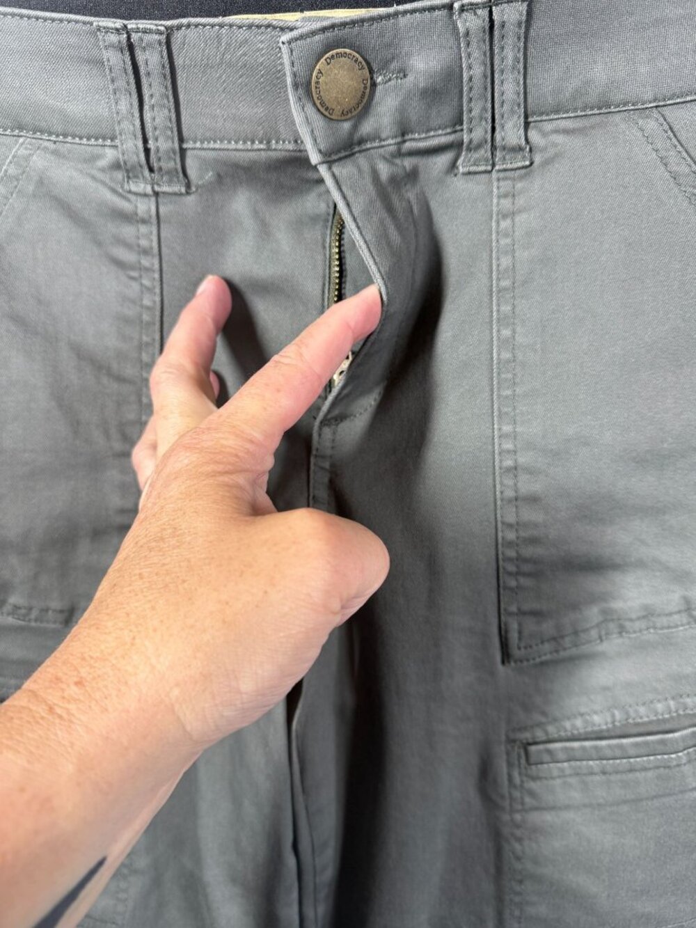 Democracy "Ab Technology" High Rise Utility Pants Gray Womens 10 Roll Cuff Cargo - Picture 6 of 10